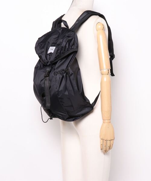 Epperson Mountaineering（エパーソンマウンテニアリング）の「EPPERSON MOUNTAINEERING | パッカブルバックパック（バックパック/リュック・レディース・ブラック/イエロー・ONE SIZE）」の5枚目の写真