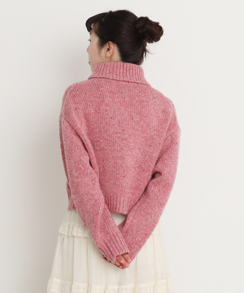 CHILD WOMAN（チャイルドウーマン）の「キルカラツイード タートルショート丈プルオーバー（ニット/セーター・レディース・ダークブラウン/サックスブルー/ピンク/グリーン/イエロー・FREE）」の9枚目の写真