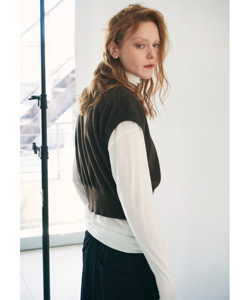 And A（アンドエー）の「unfil アンフィル / superfine merino crape-jersey  turtle スーパーファインメリノ クレープジャージー タートルネックニットソー / WWFL-UW126（ニット/セーター・レディース・ライトグレー/ブラック/オフホワイト・1）」の4枚目の写真