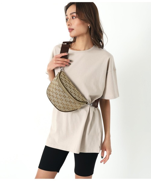 ANAP(アナップ)の「モノグラムウエストバッグ(ボディバッグ/ウエストポーチ・レディース・ベージュ・FREE)」の1枚目の写真