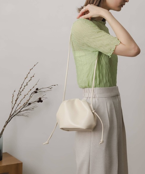 SENSE OF PLACE by URBAN RESEARCH（センスオブプレイスバイアーバンリサーチ）の「ボリュームタックショルダーバッグ（ショルダーバッグ・レディース・オレンジ/ブルー/アイボリー/ブラック/グリーン・ONE）」の11枚目の写真