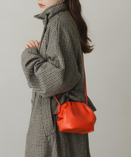 SENSE OF PLACE by URBAN RESEARCH（センスオブプレイスバイアーバンリサーチ）の「ボリュームタックショルダーバッグ（ショルダーバッグ・レディース・オレンジ/ブルー/アイボリー/ブラック/グリーン・ONE）」の17枚目の写真