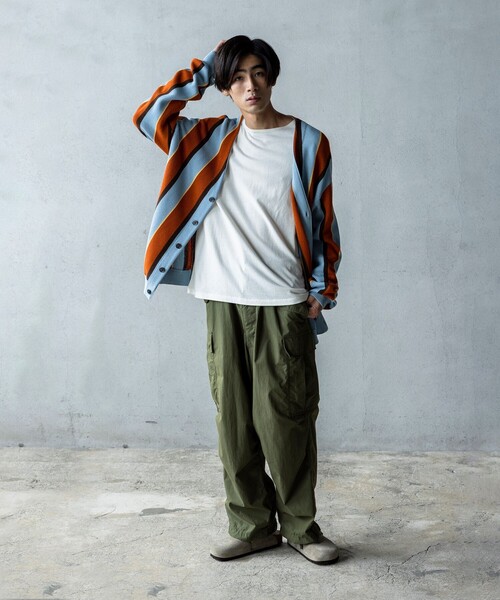 BEAMS(ビームス)の「BEAMS / 9ゲージ マルチストライプ ニットカーディガン(カーディガン/ボレロ・メンズ・ネイビー/サックスブルー・S/M/L/XL)」の3枚目の写真