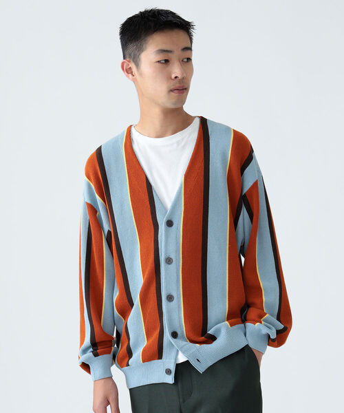 BEAMS(ビームス)の「BEAMS / 9ゲージ マルチストライプ ニットカーディガン(カーディガン/ボレロ・メンズ・ネイビー/サックスブルー・S/M/L/XL)」の2枚目の写真