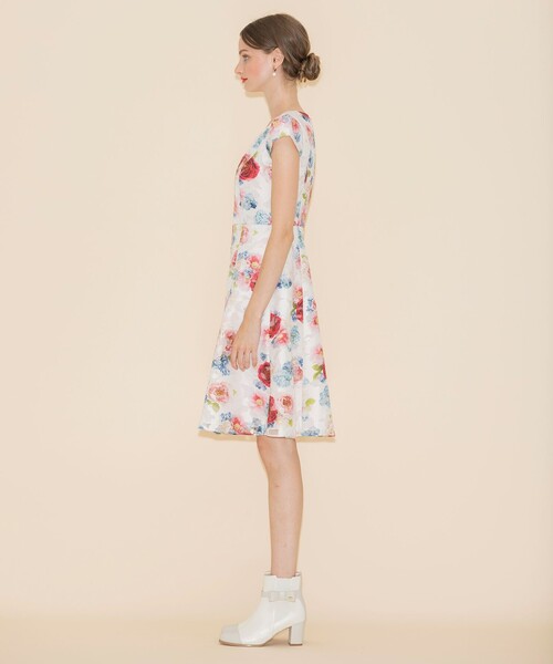TOCCA(トッカ)の「ATELIER SENKA ドレス(ワンピース・レディース・アイボリー系7/ブラック系7・4/6/2/0)」の17枚目の写真