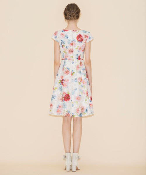 TOCCA(トッカ)の「ATELIER SENKA ドレス(ワンピース・レディース・アイボリー系7/ブラック系7・4/6/2/0)」の16枚目の写真