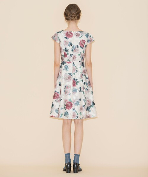 TOCCA(トッカ)の「ATELIER SENKA ドレス(ワンピース・レディース・アイボリー系7/ブラック系7・4/6/2/0)」の13枚目の写真