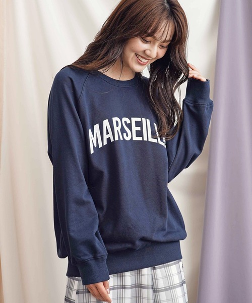 NOELA(ノエラ)の「【WEB限定】オーバーサイズロゴスウェット(スウェット・レディース・チャコールグレー/ネイビー/オフホワイト・フリー)」の3枚目の写真