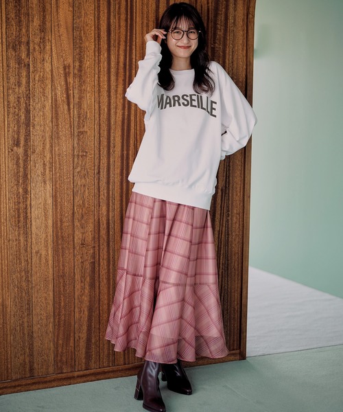 NOELA(ノエラ)の「【WEB限定】オーバーサイズロゴスウェット(スウェット・レディース・チャコールグレー/ネイビー/オフホワイト・フリー)」の4枚目の写真