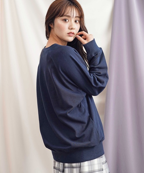 NOELA(ノエラ)の「【WEB限定】オーバーサイズロゴスウェット(スウェット・レディース・チャコールグレー/ネイビー/オフホワイト・フリー)」の15枚目の写真