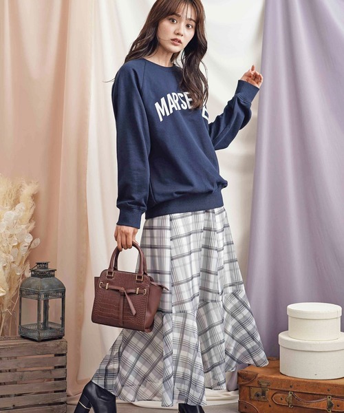 NOELA(ノエラ)の「【WEB限定】オーバーサイズロゴスウェット(スウェット・レディース・チャコールグレー/ネイビー/オフホワイト・フリー)」の16枚目の写真