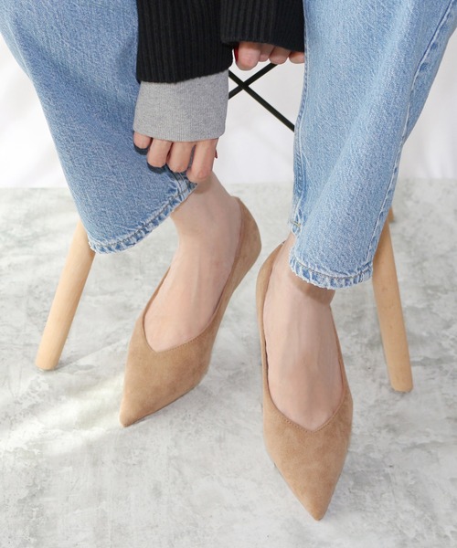 Fin(フィン)の「ポインテッドトゥVカットパンプス【低反発スポンジ入り】(パンプス・レディース・ベージュ/ブラック系その他/グレー/ブラック・23.5cm/22.5cm/24cm/23cm/24.5cm)」の4枚目の写真