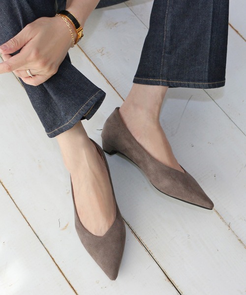 Fin(フィン)の「ポインテッドトゥVカットパンプス【低反発スポンジ入り】(パンプス・レディース・ベージュ/ブラック系その他/グレー/ブラック・23.5cm/22.5cm/24cm/23cm/24.5cm)」の3枚目の写真