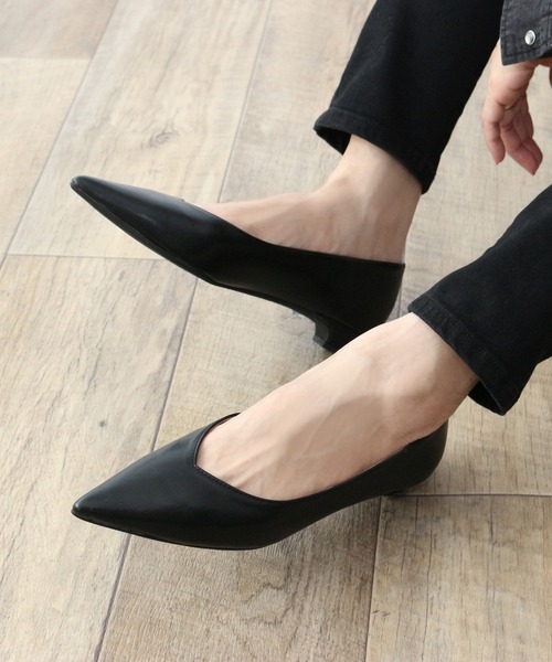 Fin(フィン)の「ポインテッドトゥVカットパンプス【低反発スポンジ入り】(パンプス・レディース・ベージュ/ブラック系その他/グレー/ブラック・23.5cm/22.5cm/24cm/23cm/24.5cm)」の2枚目の写真