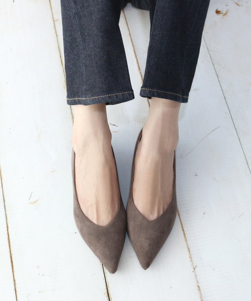 Fin(フィン)の「ポインテッドトゥVカットパンプス【低反発スポンジ入り】(パンプス・レディース・ベージュ/ブラック系その他/グレー/ブラック・23.5cm/22.5cm/24cm/23cm/24.5cm)」の11枚目の写真