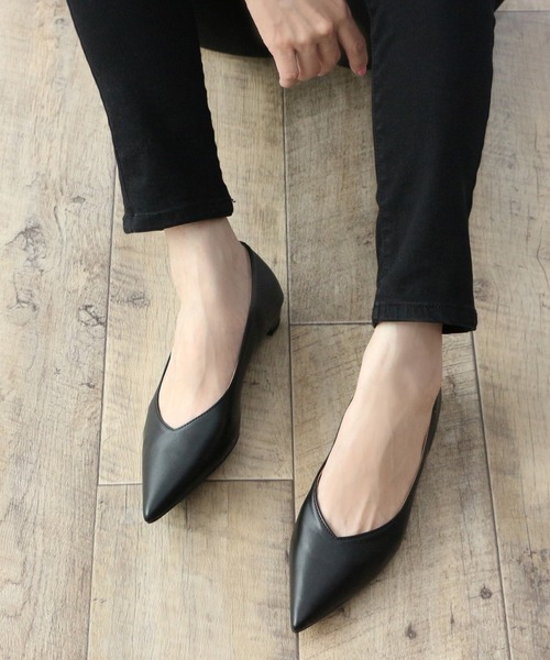 Fin(フィン)の「ポインテッドトゥVカットパンプス【低反発スポンジ入り】(パンプス・レディース・ベージュ/ブラック系その他/グレー/ブラック・23.5cm/22.5cm/24cm/23cm/24.5cm)」の21枚目の写真