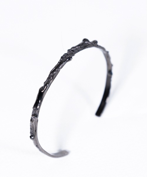 CASPER JOHN（キャスパージョン）の「Icicle bangle Black（バングル/リストバンド・メンズ・ブラック・ONE SIZE）」の2枚目の写真