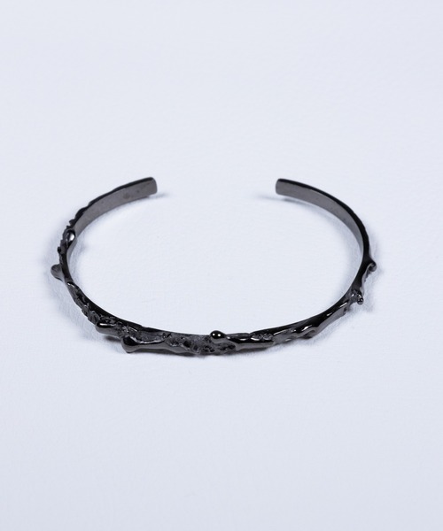CASPER JOHN（キャスパージョン）の「Icicle bangle Black（バングル/リストバンド・メンズ・ブラック・ONE SIZE）」の3枚目の写真