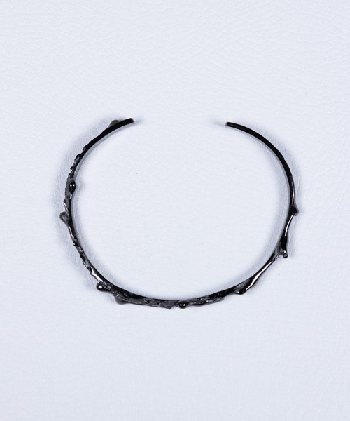 CASPER JOHN（キャスパージョン）の「Icicle bangle Black（バングル/リストバンド・メンズ・ブラック・ONE SIZE）」の5枚目の写真