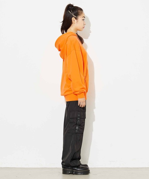 X-girl（エックスガール）の「3D EMBROIDERY LOGO SWEAT HOODIE（パーカー・レディース・ブルー/ネイビー/オレンジ・L/M/XL/S）」の21枚目の写真