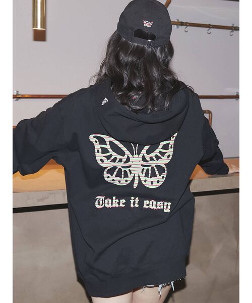jouetie（ジュエティ）の「NEW ERAバタフライフーディー【コラボ】（パーカー・レディース・ブラック・MEDIUM）」の15枚目の写真