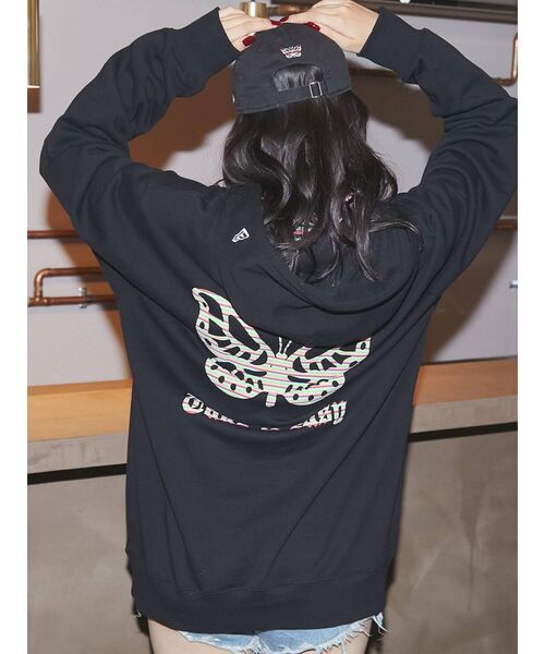 jouetie（ジュエティ）の「NEW ERAバタフライフーディー【コラボ