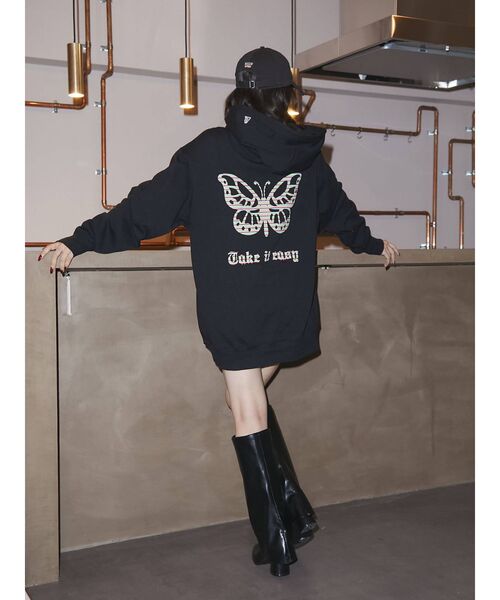 jouetie（ジュエティ）の「NEW ERAバタフライフーディー【コラボ】（パーカー・レディース・ブラック・MEDIUM）」の20枚目の写真