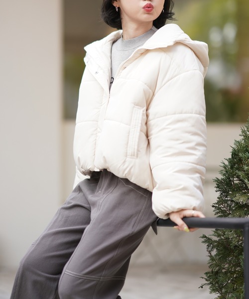 FREE'S MART（フリーズマート）の「◆中綿ラウンドヘムショートブルゾン（ブルゾン・レディース・ブラック/ブルー/ホワイト・SMALL/MEDIUM）」の5枚目の写真