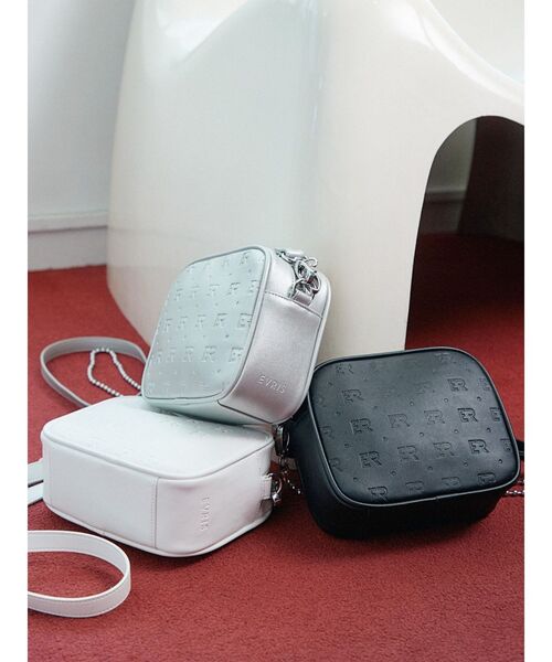 EVRIS（エヴリス）の「ボールチェーンエンボスミニショルダーBAG（ショルダーバッグ・レディース・ブラック/シルバー/ホワイト・FREE）」の18枚目の写真