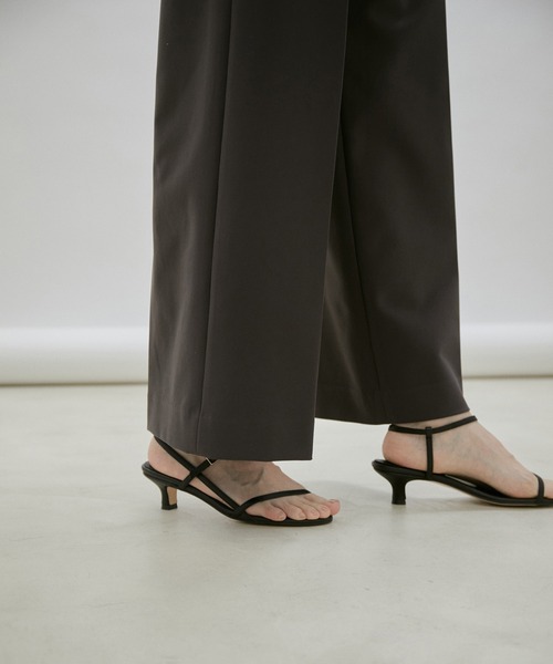 SALON adam et rope'(サロン アダム エ ロペ)の「【REMME(レメ)】ストラップサンダル(サンダル・レディース・ブラック/ベージュ・36/37/38)」の2枚目の写真