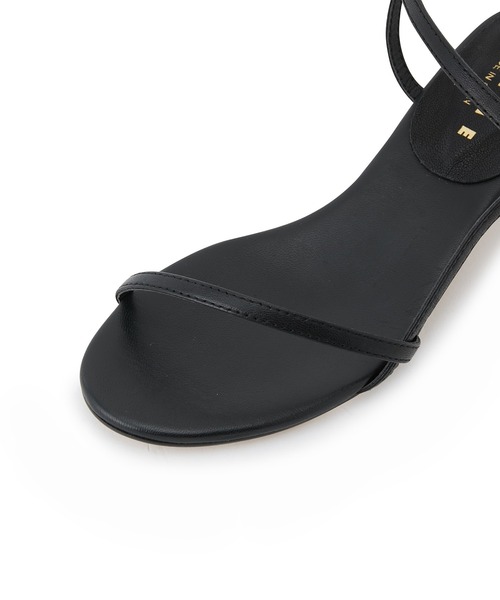 SALON adam et rope'(サロン アダム エ ロペ)の「【REMME(レメ)】ストラップサンダル(サンダル・レディース・ブラック/ベージュ・36/37/38)」の4枚目の写真