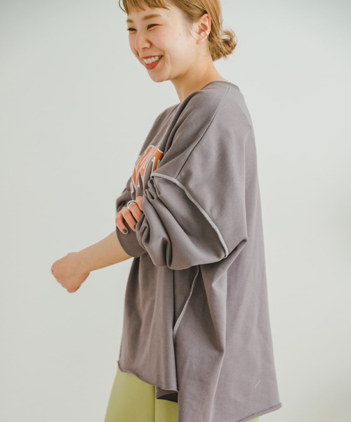 ITEMS URBANRESEARCH（アイテムズ アーバンリサーチ）の「ロゴスウェット（Tシャツ/カットソー・レディース・チャコールグレー/モカ/グレー・FREE）」の4枚目の写真