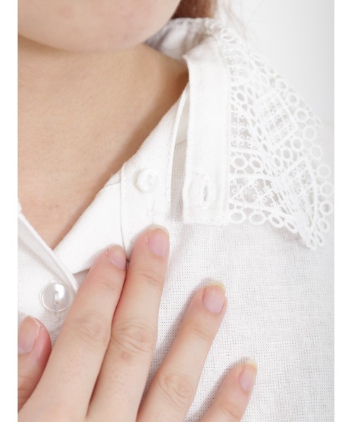 Samansa Mos2（サマンサ モスモス）の「レース襟2WAYシャツ（シャツ/ブラウス・レディース・チャコール/キナリ/オフホワイト/サックスブルー・ﾌﾘ-）」の9枚目の写真