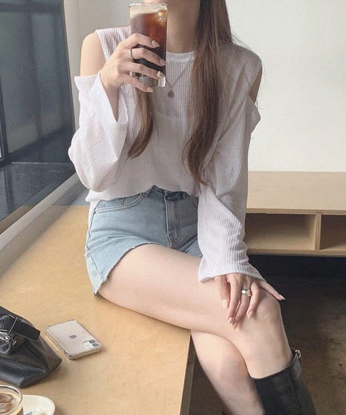 LAFFMO(ラフモ)の「ショルダースリットシアーリブトップス(Tシャツ/カットソー・レディース・グレー/ブラック/ホワイト/ブルー・FREE)」の18枚目の写真