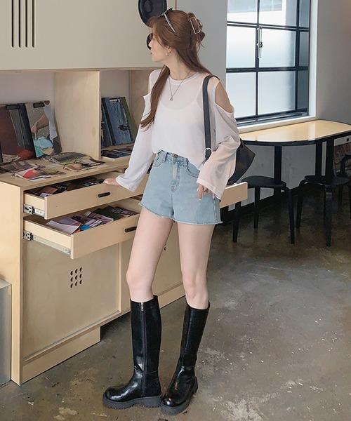 LAFFMO(ラフモ)の「ショルダースリットシアーリブトップス(Tシャツ/カットソー・レディース・グレー/ブラック/ホワイト/ブルー・FREE)」の12枚目の写真