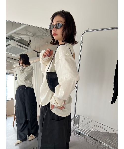 HANNE(アン)の「バックデザインロングスリーブTEE(Tシャツ/カットソー・レディース・ブラック/ブルー/アイボリー・フリー)」の18枚目の写真