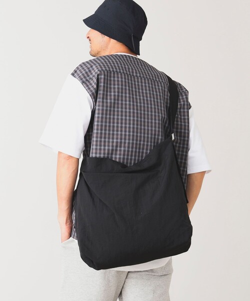 B:MING by BEAMS(ビーミングバイビームス)の「B:MING by BEAMS / 塩縮 ショルダー バッグ(ショルダーバッグ・メンズ・グリーン/ブラック・ONE SIZE)」の2枚目の写真