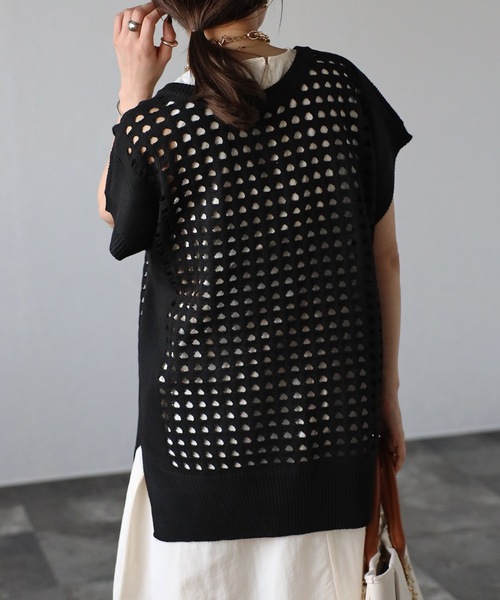 ap retro(アプレトロ)の「ディープVネック 透かしニット ベスト(ベスト・レディース・ブラック/グレー/アイボリー/ネイビー・FREE)」の13枚目の写真