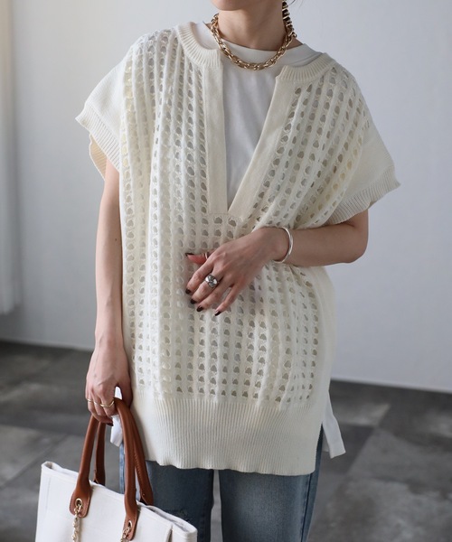 ap retro(アプレトロ)の「ディープVネック 透かしニット ベスト(ベスト・レディース・ブラック/グレー/アイボリー/ネイビー・FREE)」の5枚目の写真