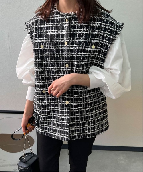 Isn't She?(イズントシー)の「金ボタンツイードジレベスト(ベスト・レディース・ブラック/アイボリー・FREE)」の15枚目の写真