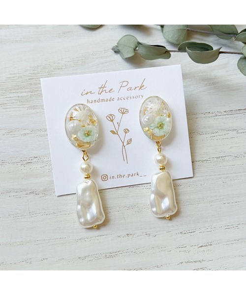 tone(トーン)の「【in the Park】かすみ草とレクタングルパール ピアス(MA)(ピアス(両耳用)・レディース・イエロー/ミント・FREE)」の1枚目の写真