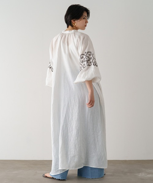 Loungedress - ポニョ⭐︎ 新品　ラウンジドレス　刺繍ウールシャツ　ホワイト LOUNGEDRESS（ラウンジドレス）の「フラワー刺繍ワンピース