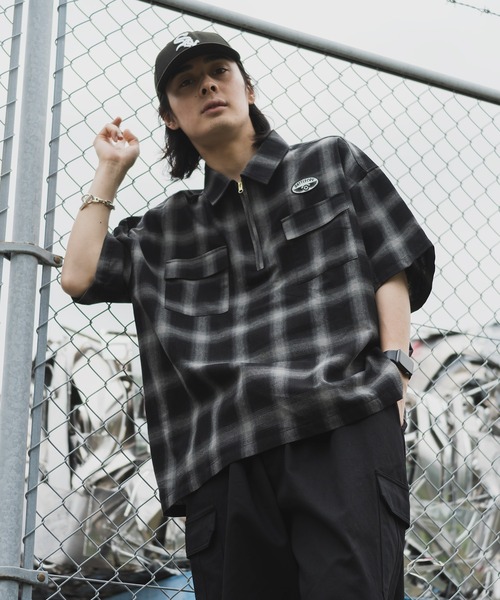 kutir(クティール)の「ワッペン付きアソート半袖チェックハーフジップ(Tシャツ/カットソー・メンズ・ブラック/グレー・MEDIUM/LARGE)」の4枚目の写真