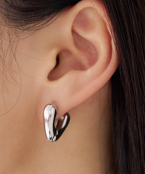 titivate（ティティベイト）の「ハートフープピアス（ピアス（両耳用）・レディース・ゴールド/シルバー・FREE）」の2枚目の写真