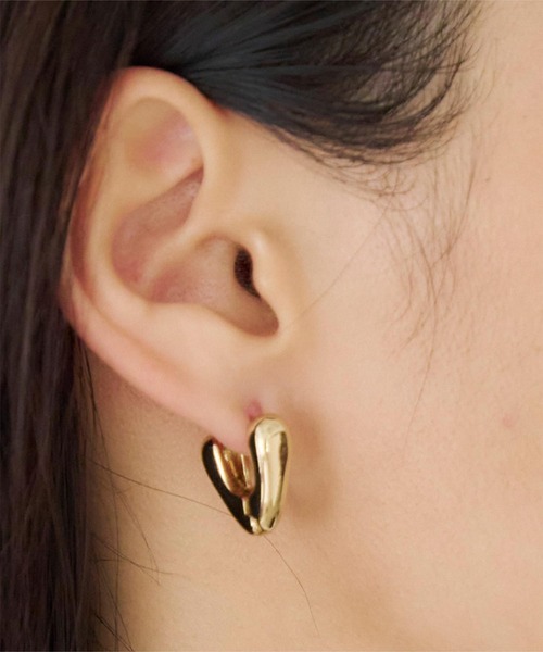 titivate（ティティベイト）の「ハートフープピアス（ピアス（両耳用）・レディース・ゴールド/シルバー・FREE）」の4枚目の写真