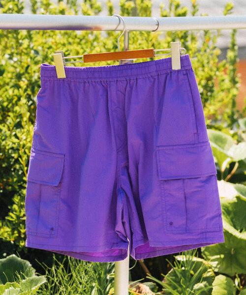 ITEMS URBANRESEARCH(アイテムズ アーバンリサーチ)の「カラーナイロン カーゴショートパンツ(カーゴパンツ・メンズ・パープル/ブルー/ブラック・LARGE/MEDIUM)」の3枚目の写真