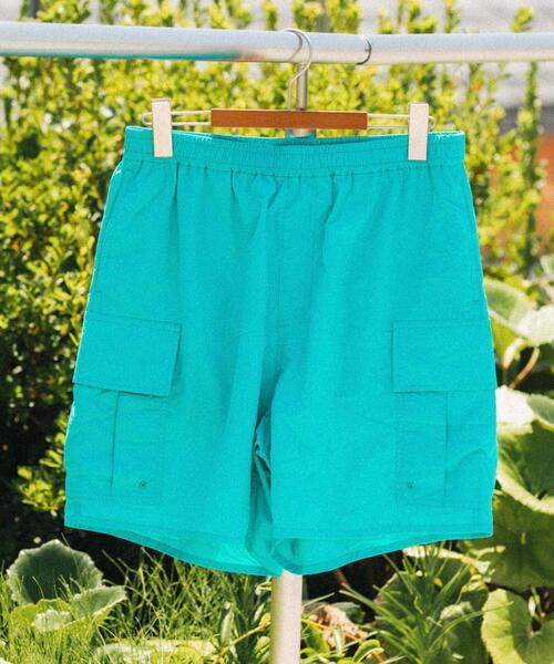 ITEMS URBANRESEARCH(アイテムズ アーバンリサーチ)の「カラーナイロン カーゴショートパンツ(カーゴパンツ・メンズ・パープル/ブルー/ブラック・LARGE/MEDIUM)」の1枚目の写真