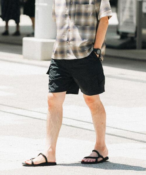 ITEMS URBANRESEARCH(アイテムズ アーバンリサーチ)の「カラーナイロン カーゴショートパンツ(カーゴパンツ・メンズ・パープル/ブルー/ブラック・LARGE/MEDIUM)」の12枚目の写真