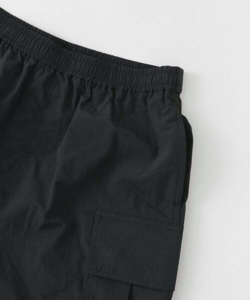 ITEMS URBANRESEARCH(アイテムズ アーバンリサーチ)の「カラーナイロン カーゴショートパンツ(カーゴパンツ・メンズ・パープル/ブルー/ブラック・LARGE/MEDIUM)」の18枚目の写真
