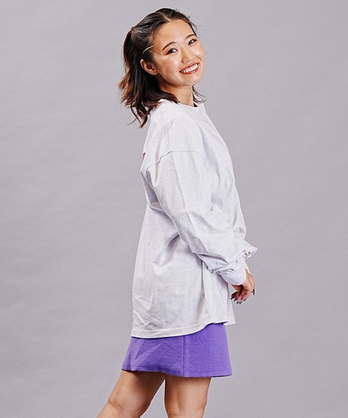 （What it isNt）ART BY MARKGONZALES（ワットイットイズント）の「(What it isNt)ART BY MARKGONZALES/ワット イット イズント マークゴンザレス オーバーサイズロンT ロゴロンT バックロゴ ピグメントT DESI 2H7-63394（Tシャツ/カットソー・レディース・ブラック/チャコールグレー/ライトグレー・L/M）」の4枚目の写真